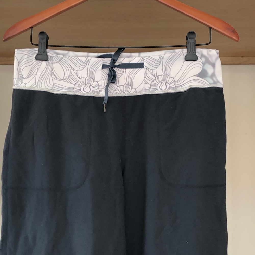 Lululemon “Still” pant. Size 6